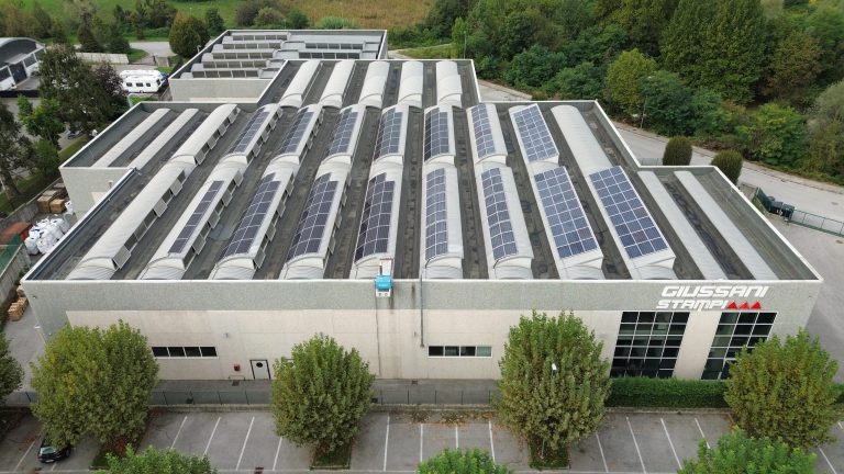 Impianto fotovoltaico visto dall'alto
